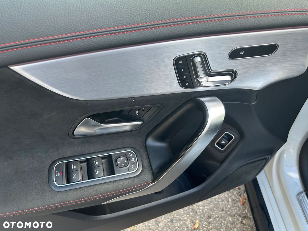 Mercedes-Benz CLA 220 d AMG Line 8G-DCT - 29