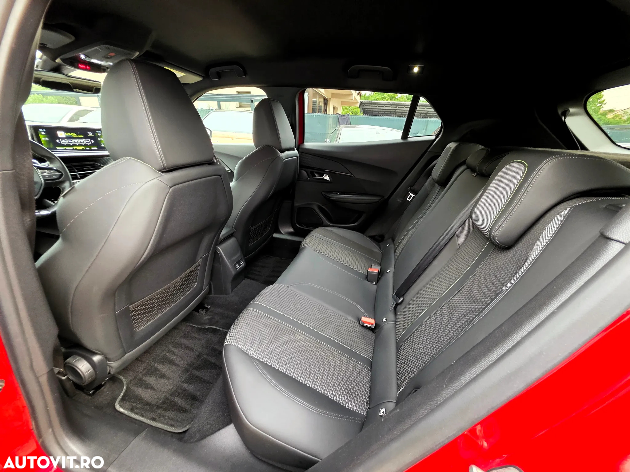 Peugeot 2008 1.2 L PureTech STT EAT8 GT Line - 17