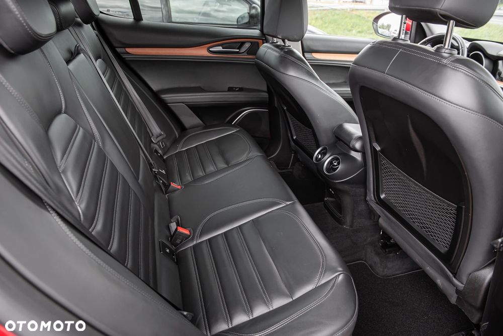 Alfa Romeo Stelvio - 33