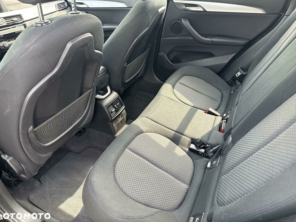 BMW X1 sDrive18i Advantage - 24