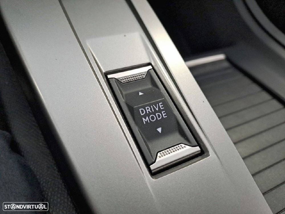 Peugeot 308 1.2 Hybrid Style e-DCS6 - 24