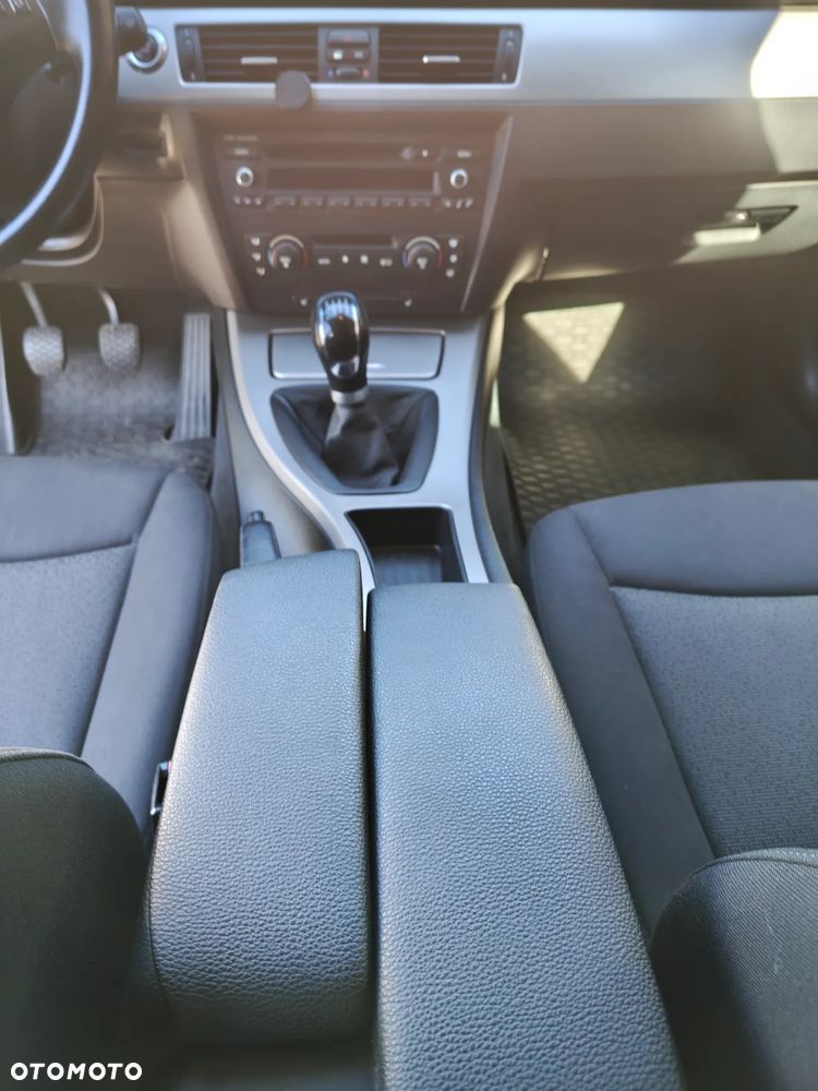 BMW Seria 3 320i - 13