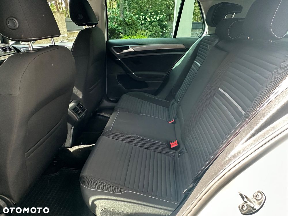 Volkswagen Golf 2.0 TDI SCR Life - 24