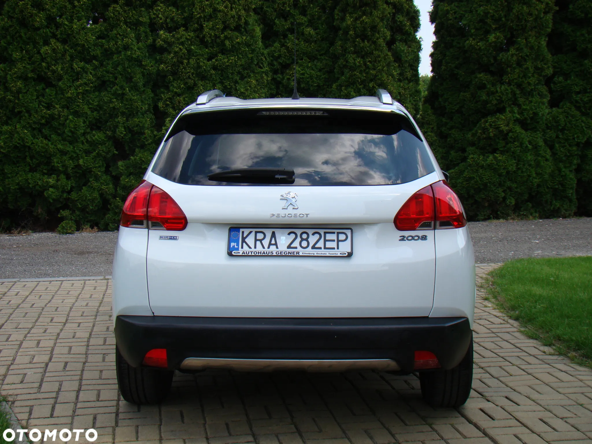 Peugeot 2008 - 8