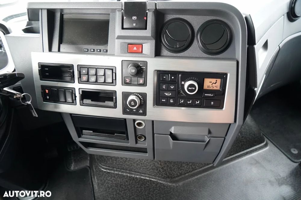 Renault T 520 / RETARDER / PIELE / LIMITED / TEAM ALPINE 66/99 - 29
