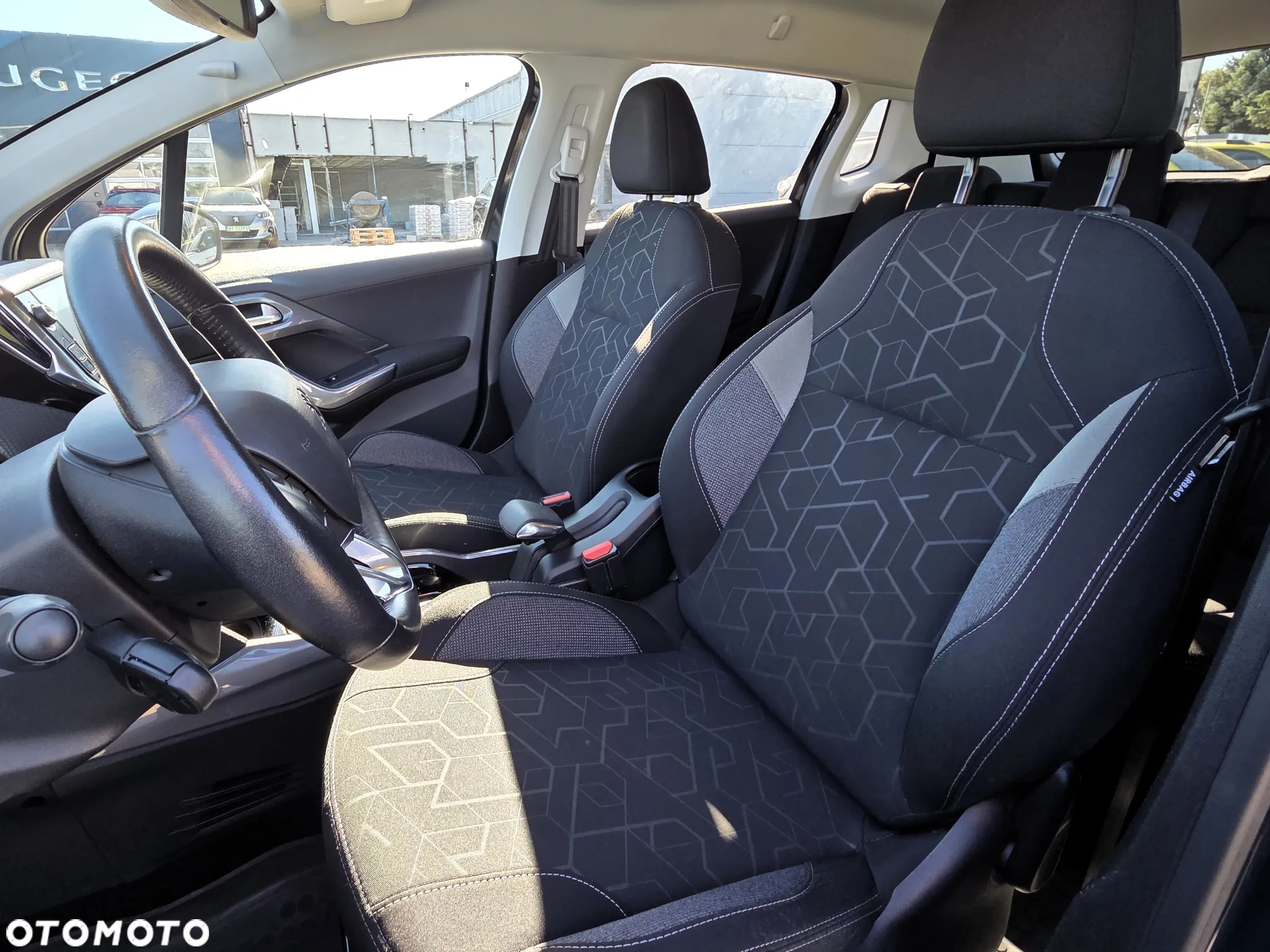 Peugeot 2008 1.2 Pure Tech Style S&S - 21