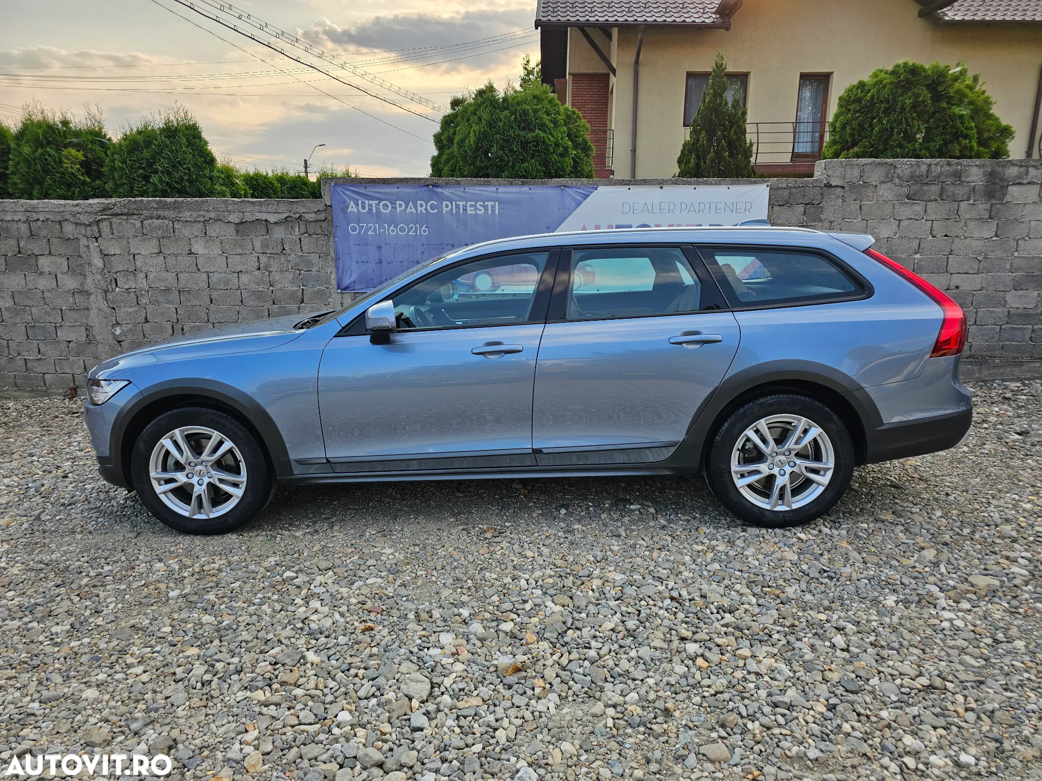 Volvo V90 Cross Country D4 AWD Geartronic Pro - 9