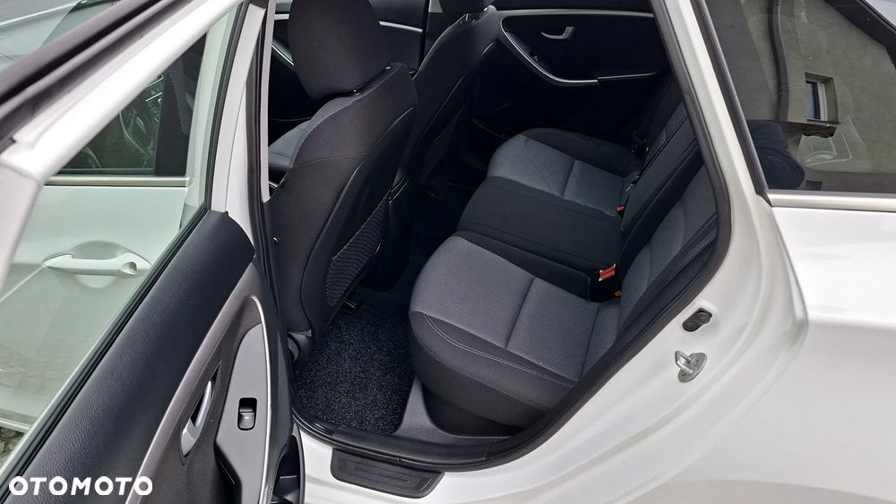 Hyundai i30 1.4 BlueDrive Comfort - 27