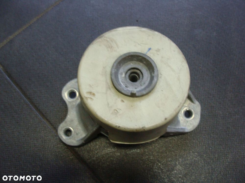 poduszka silnika mercedes glc w253 2020r hybryda - 4