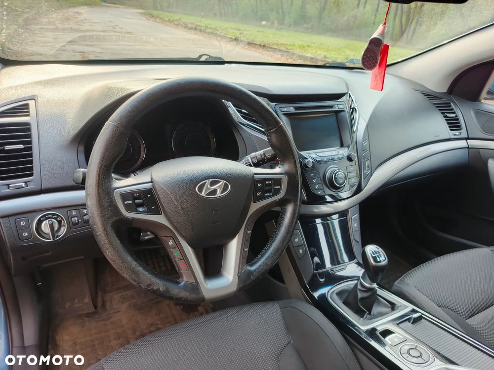 Hyundai i40 1.7 CRDi Comfort + - 18
