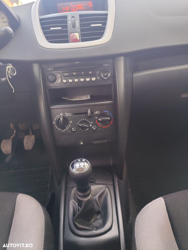 Peugeot 207 75 Filou - 8