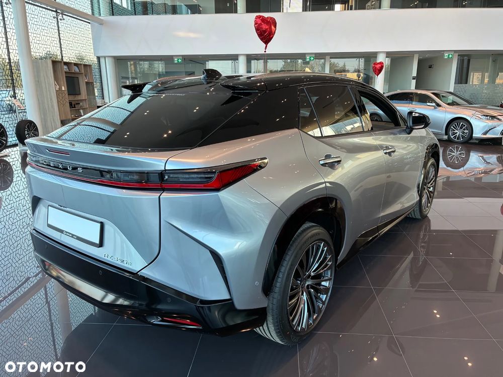 Lexus RZ - 7