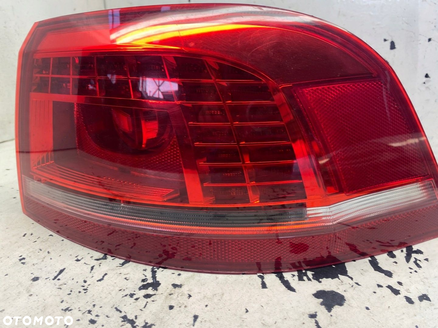 VW PASSAT B7 KOMBI LAMPA PRAWY TYŁ - 4