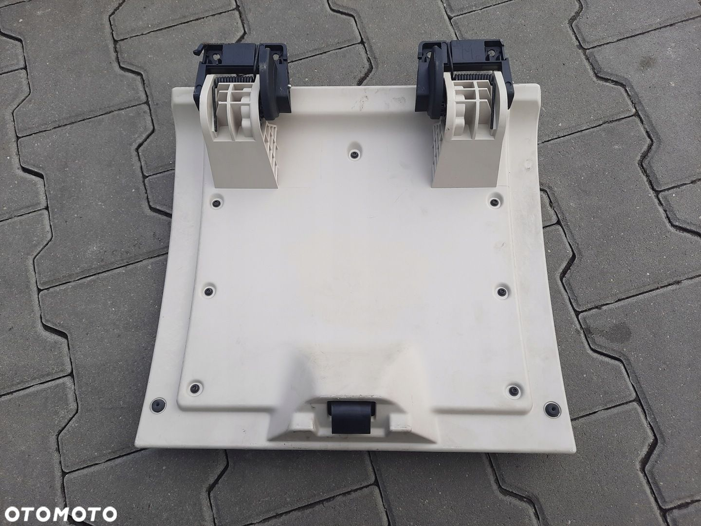 DRZWICZKI SCHOWKA GÓRNEJ KONSOLI RENAULT GAMA T - 2