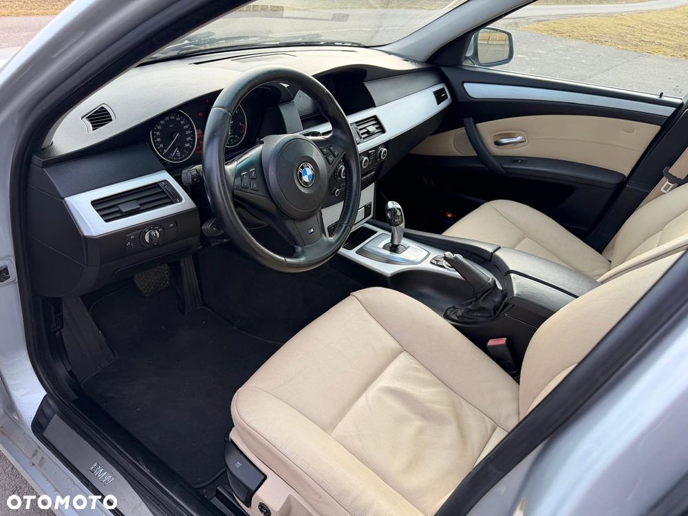 BMW Seria 5 525d xDrive - 11