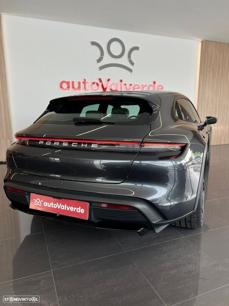 Porsche Taycan Cross Turismo 4 - 20