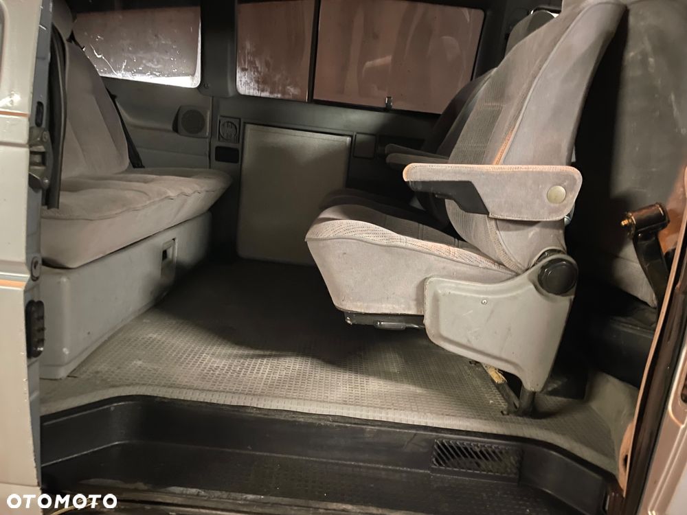Volkswagen Multivan - 15