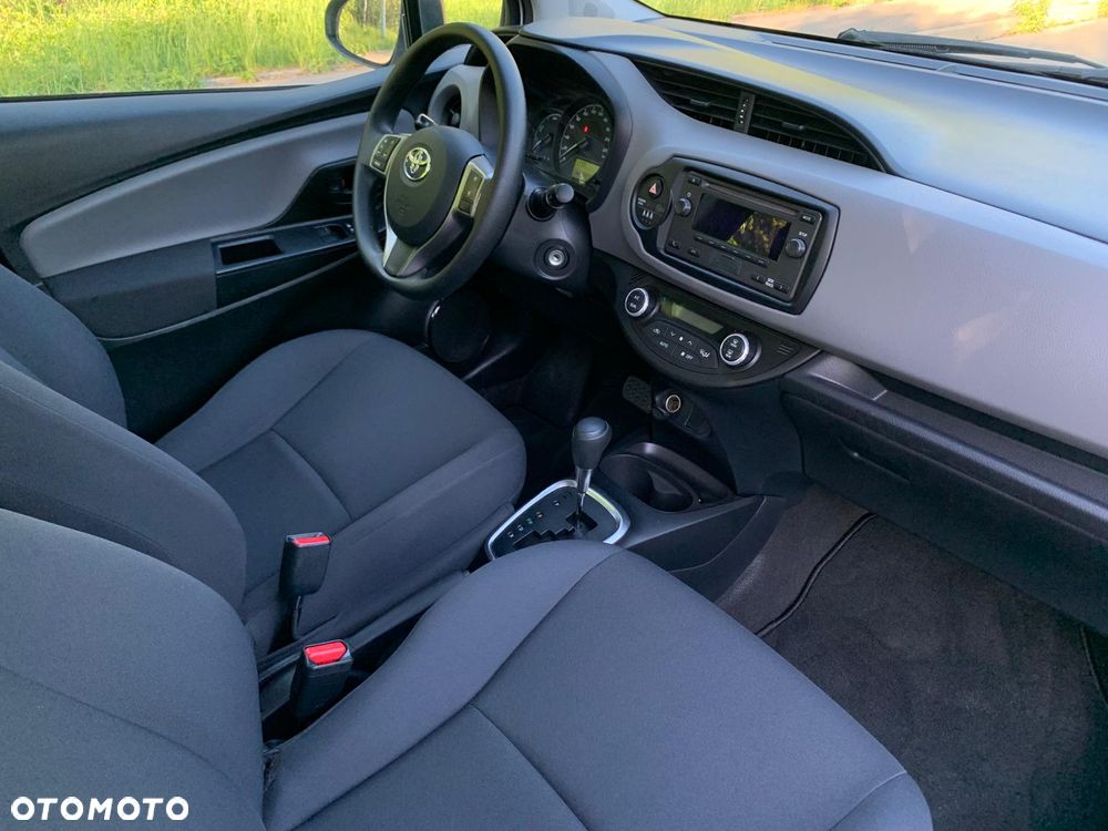 Toyota Yaris Hybrid 100 Active - 16