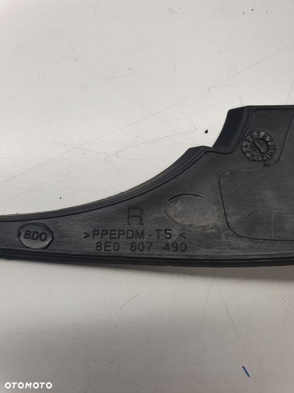 ZAŚLEPKA OSŁONA HALOGENU AUDI A4 B7 8E0807490 - 2