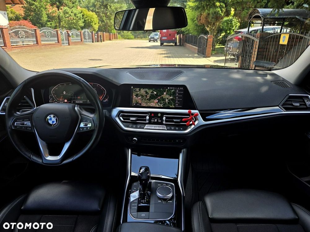 BMW Seria 3 320d xDrive - 13
