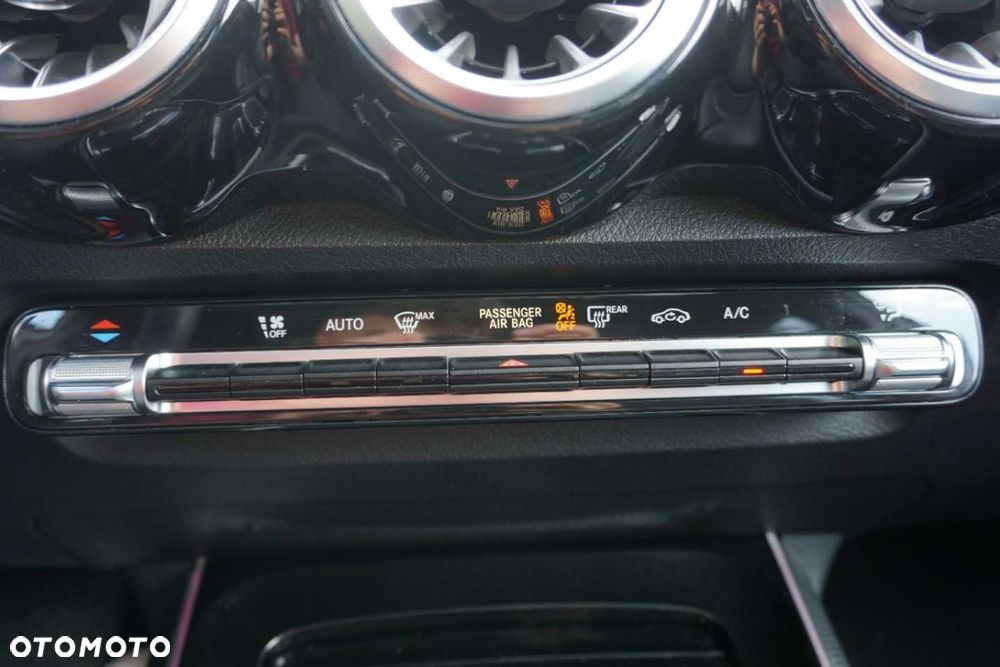 Mercedes-Benz GLB 200 mHEV 7G-DCT - 12
