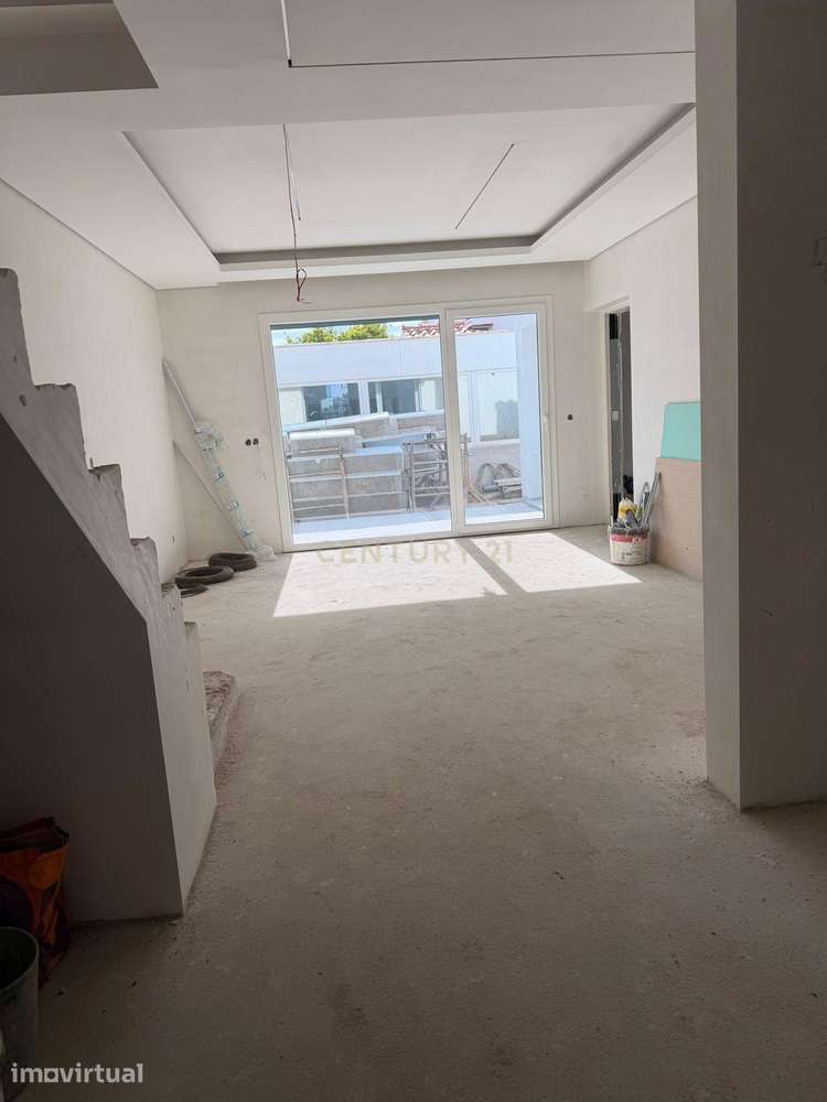 Moradia em construção com arquitetura contemporânea - Grande imagem: 5/16