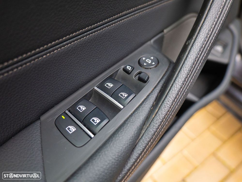 BMW 520 d Pack Desportivo M Auto - 14