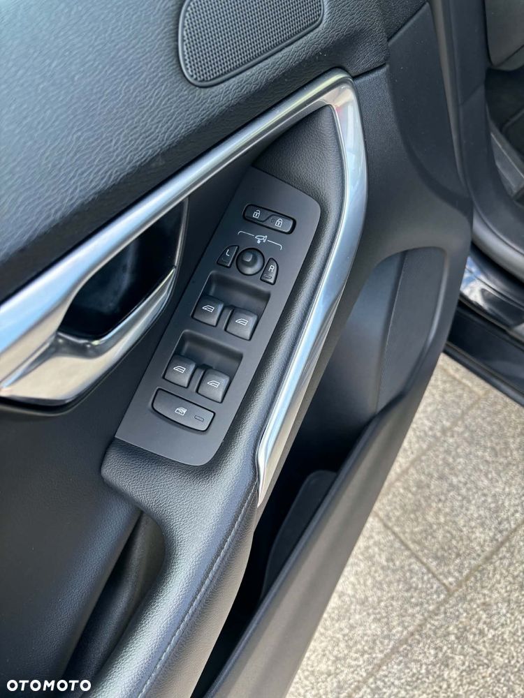 Volvo V40 D2 R Design - 11