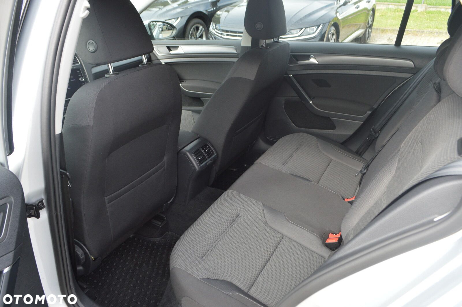 Volkswagen Golf - 22