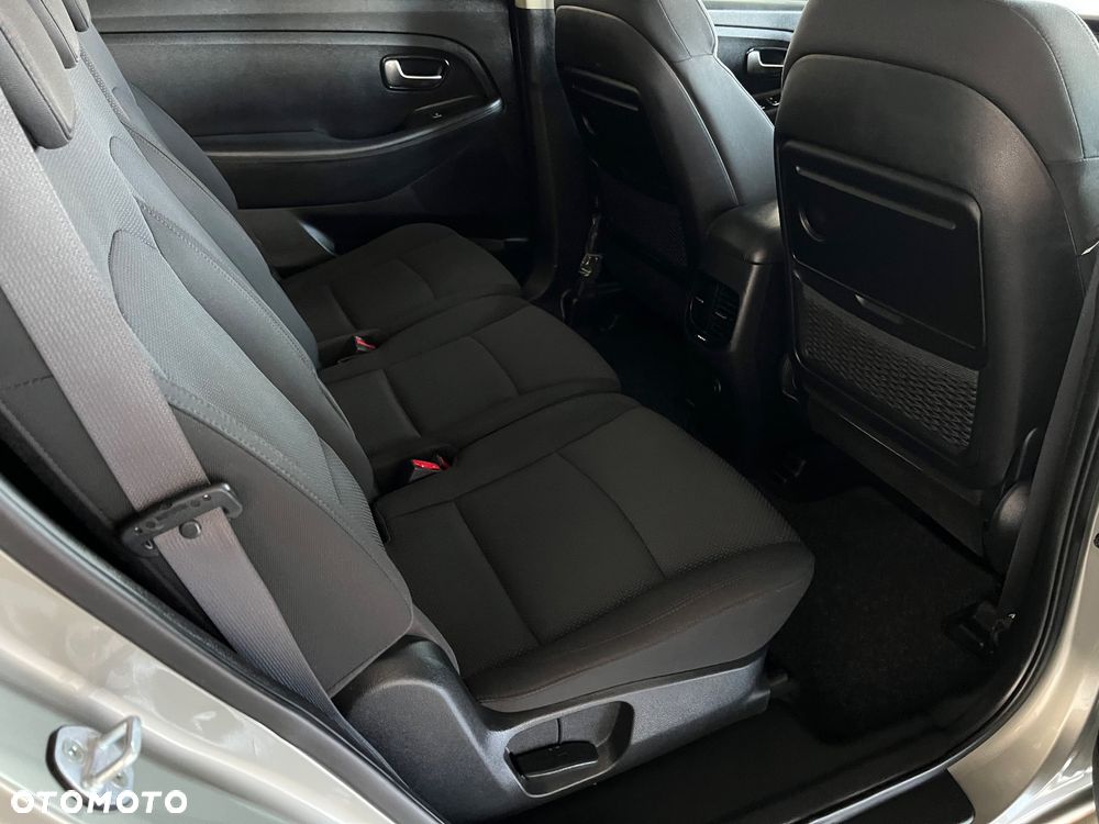 Kia Carens - 29