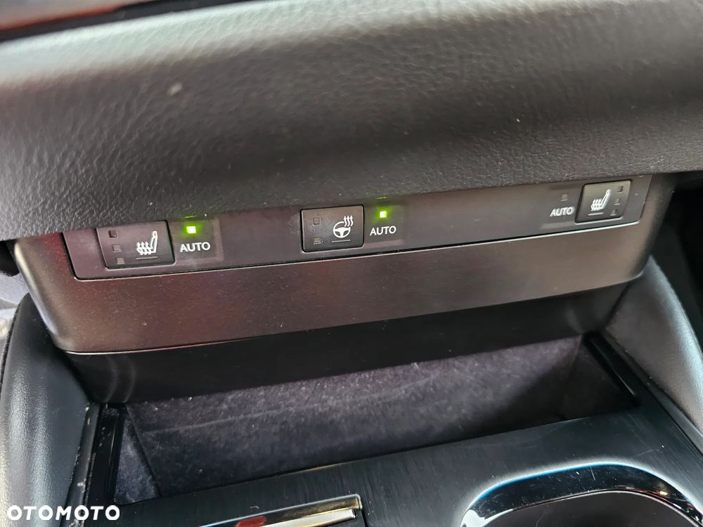 Lexus ES 300h Business Edition - 29