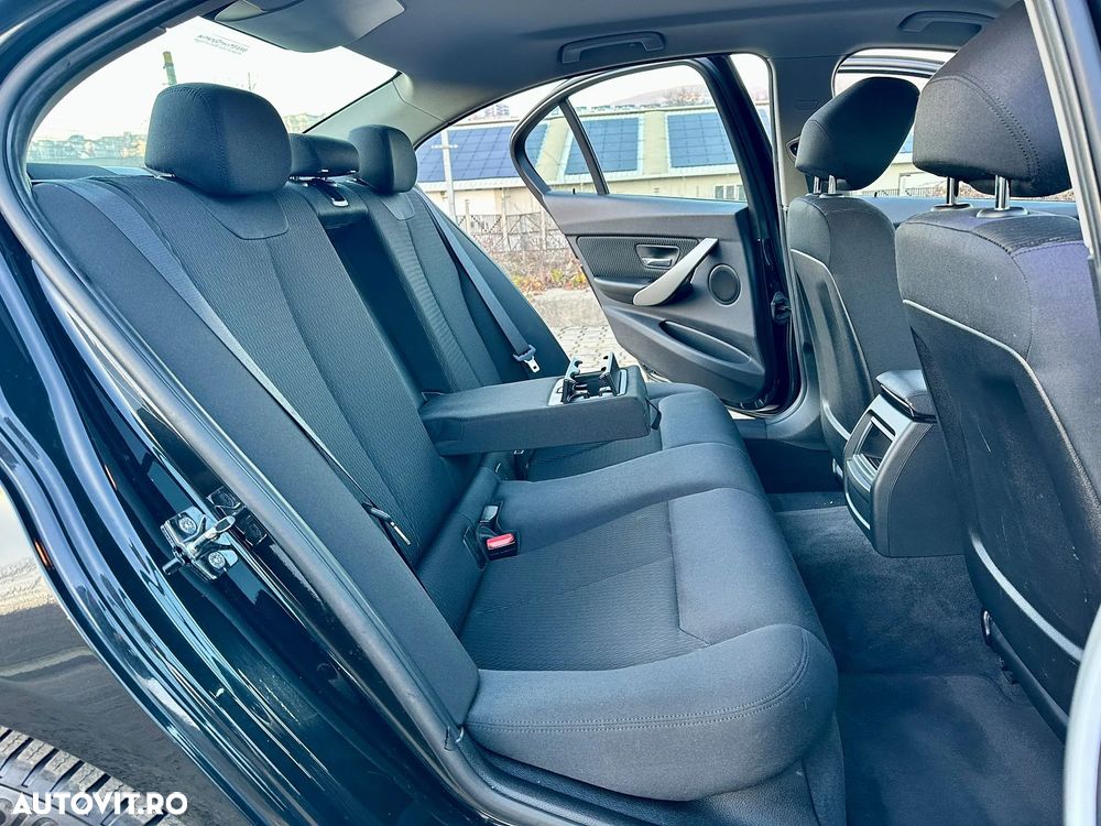 BMW Seria 3 320i Aut. - 16