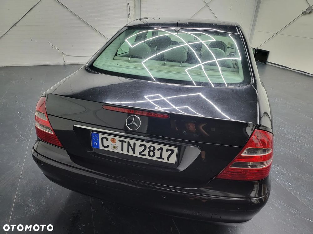 Mercedes-Benz Klasa E 200 Kompressor Classic Sport Edition - 23
