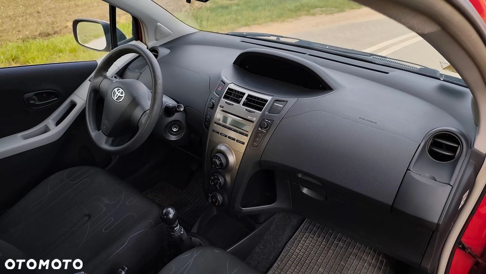 Toyota Yaris - 25