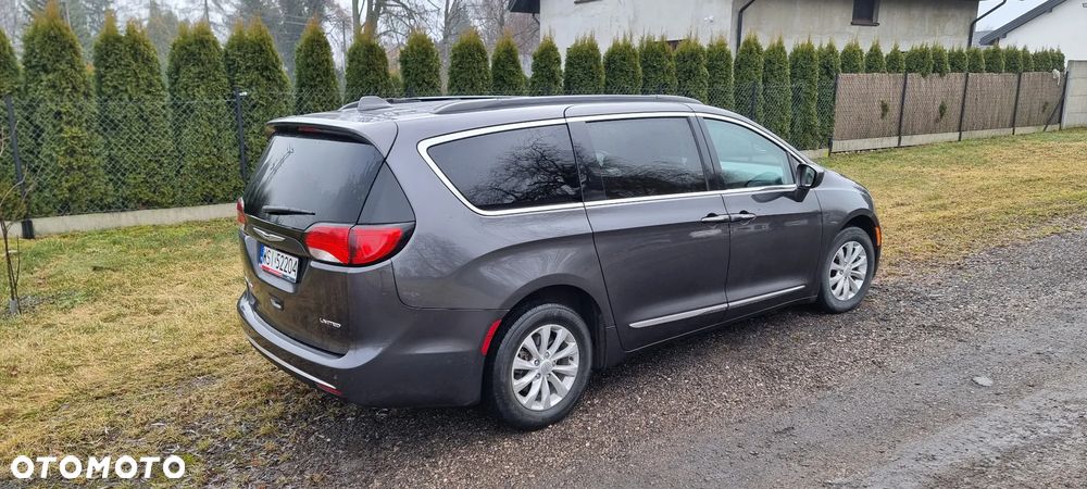 Chrysler Pacifica - 8