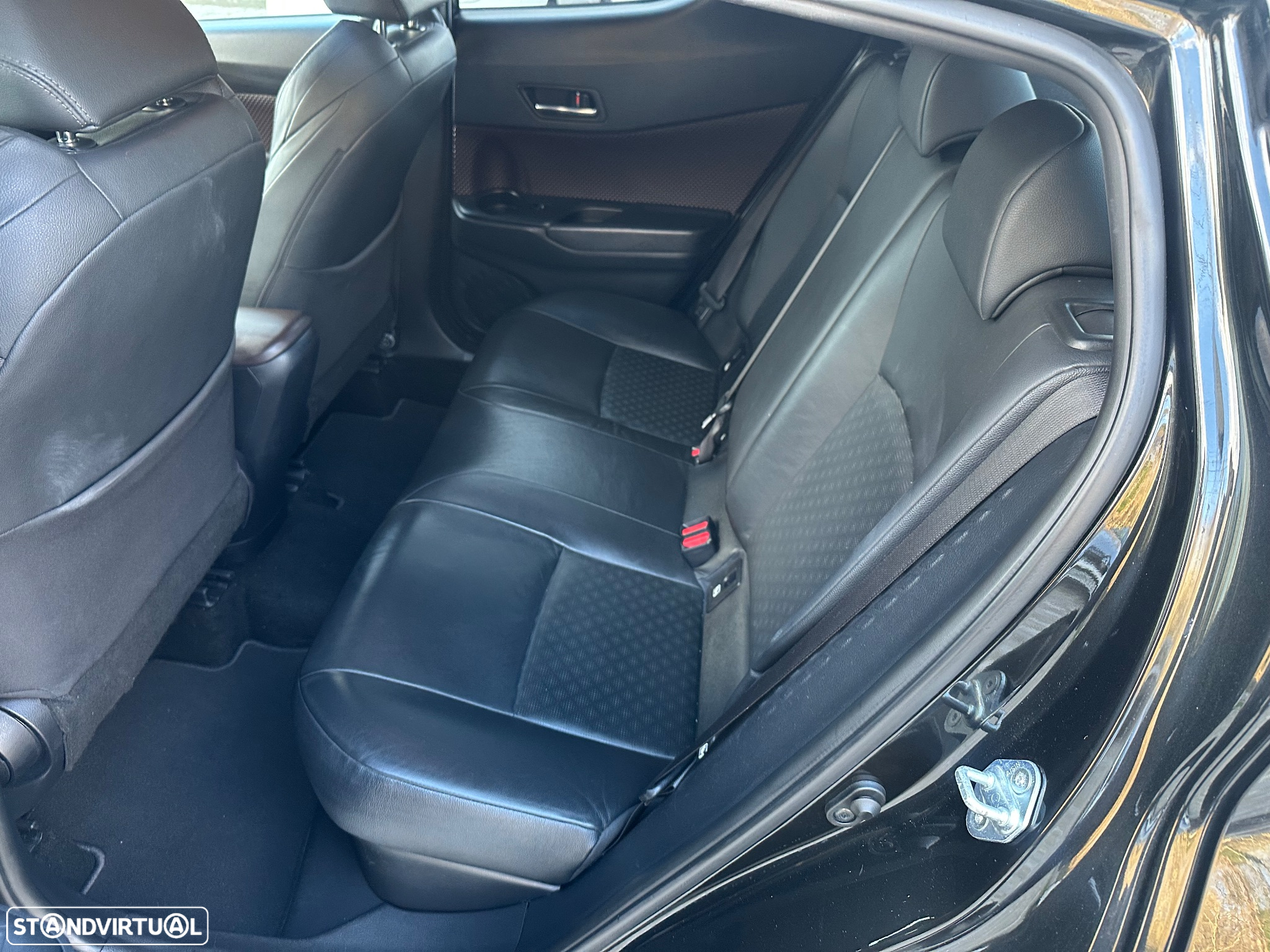 Toyota C-HR 1.8 HSD Exclusive+P.Luxury - 16