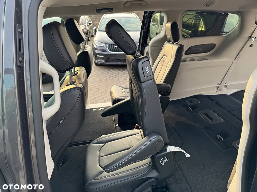 Chrysler Pacifica - 22