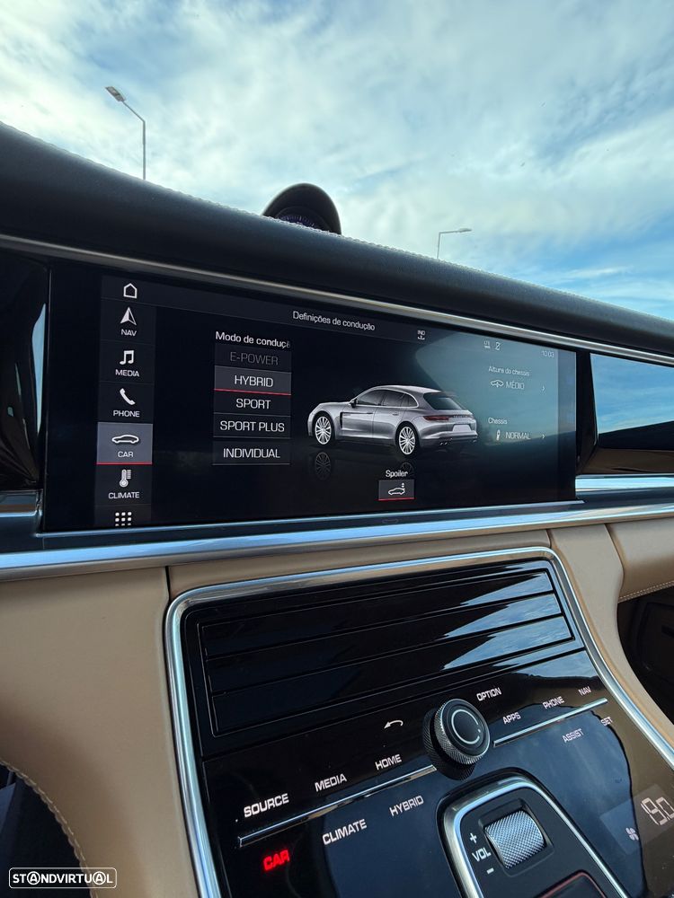Porsche Panamera Sport Turismo 4 E-Hybrid 10 Years Edition - 33