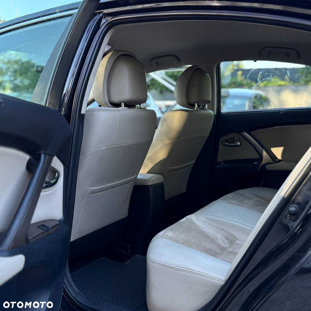 Toyota Avensis - 8