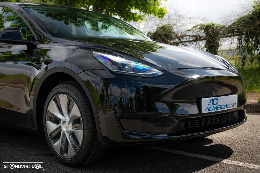 Tesla Model Y - 4