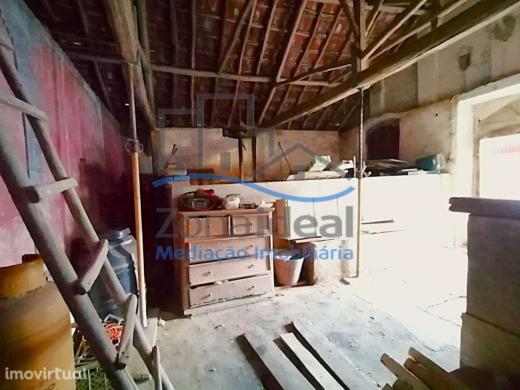 Adega com 4 depósitos, 3 lagares, 2 prensas e 1 poço - Penafirme da... - Grande imagem: 5/8