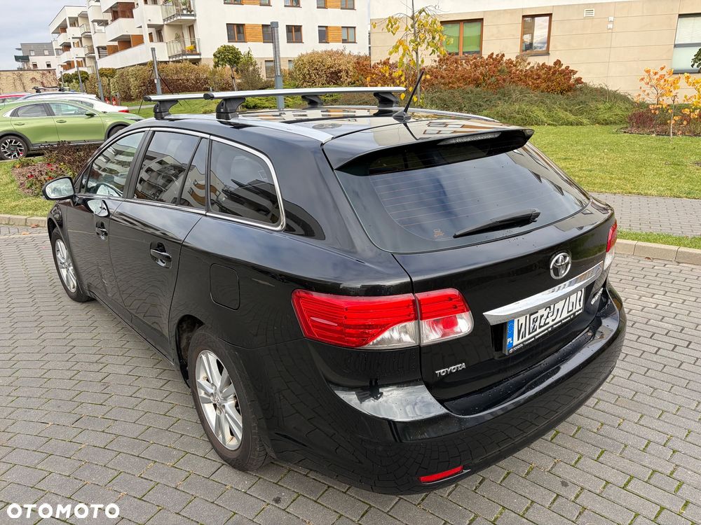 Toyota Avensis 2.0 D-4D Luna - 2