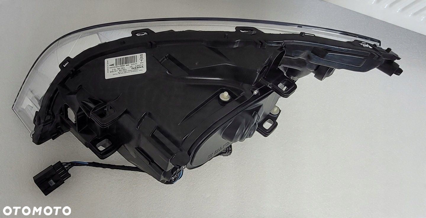 LAMPA PRAWA PRZÓD VOLVO V60 I S60 II 2010-2013 XENON 9 PIN 31420674 - 6