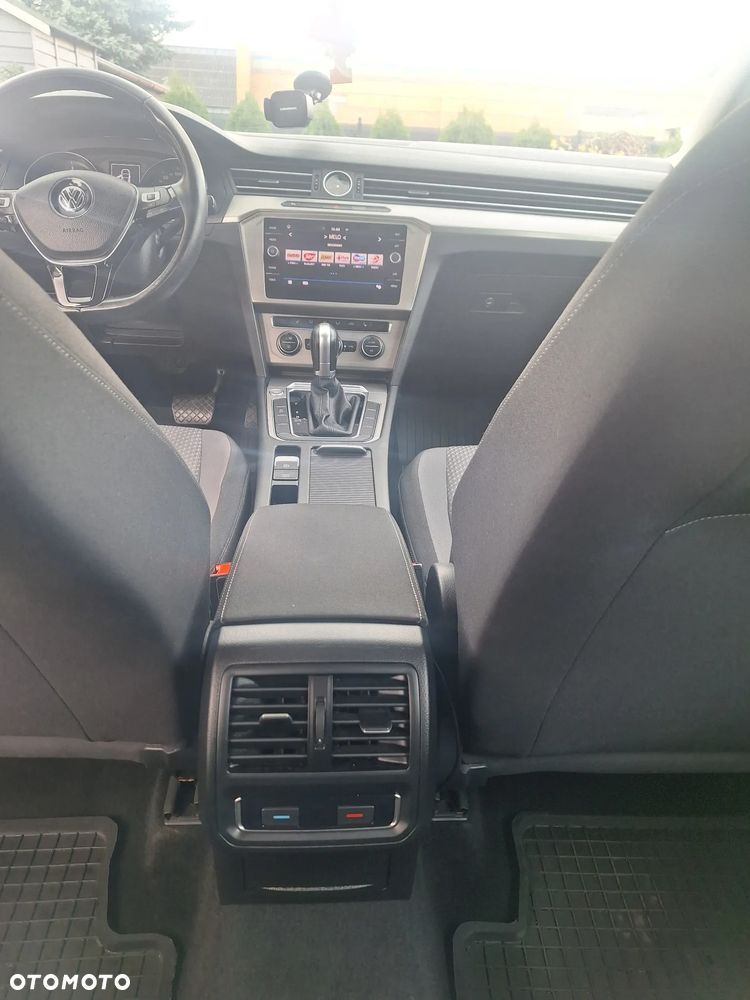 Volkswagen Passat - 16