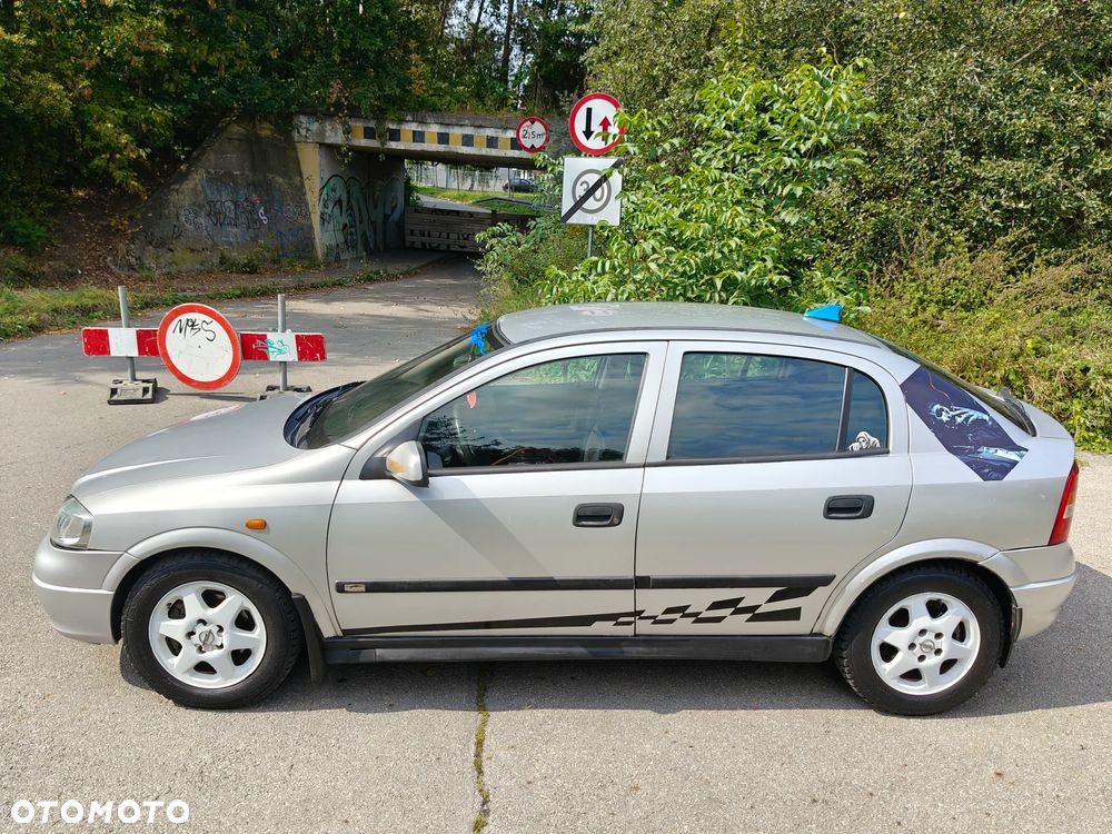 Opel Astra II 2.0 DI Comfort - 37