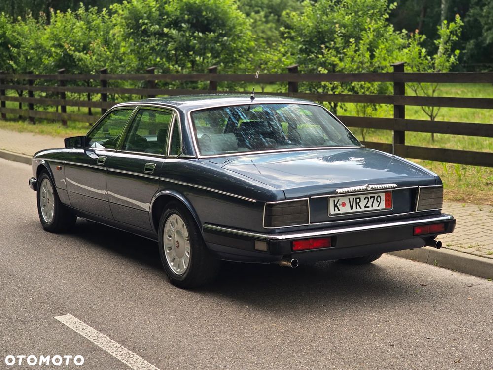 Jaguar Daimler 4.0i - 16