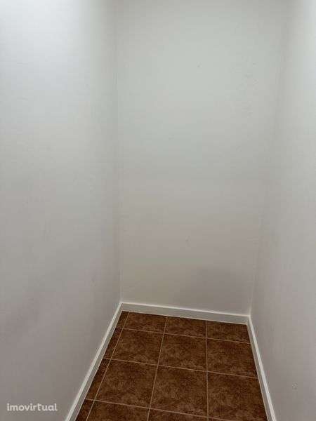 Arrendo t2 a 1 km da Venda do Pinheiro - Grande imagem: 2/8