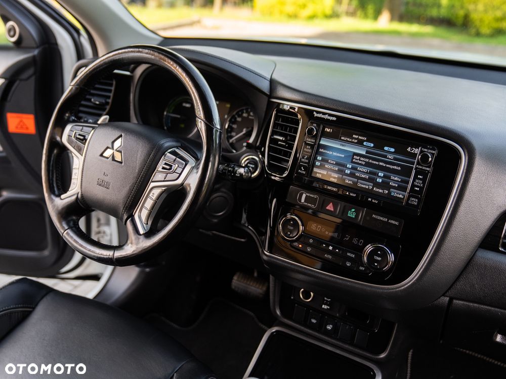 Mitsubishi Outlander 2.0 4WD Plug-In Hybrid Plus - 30