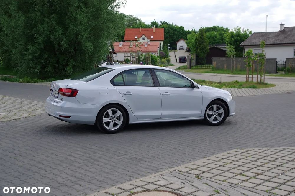 Volkswagen Jetta 2.0 TDI DPF BMT Trendline - 15
