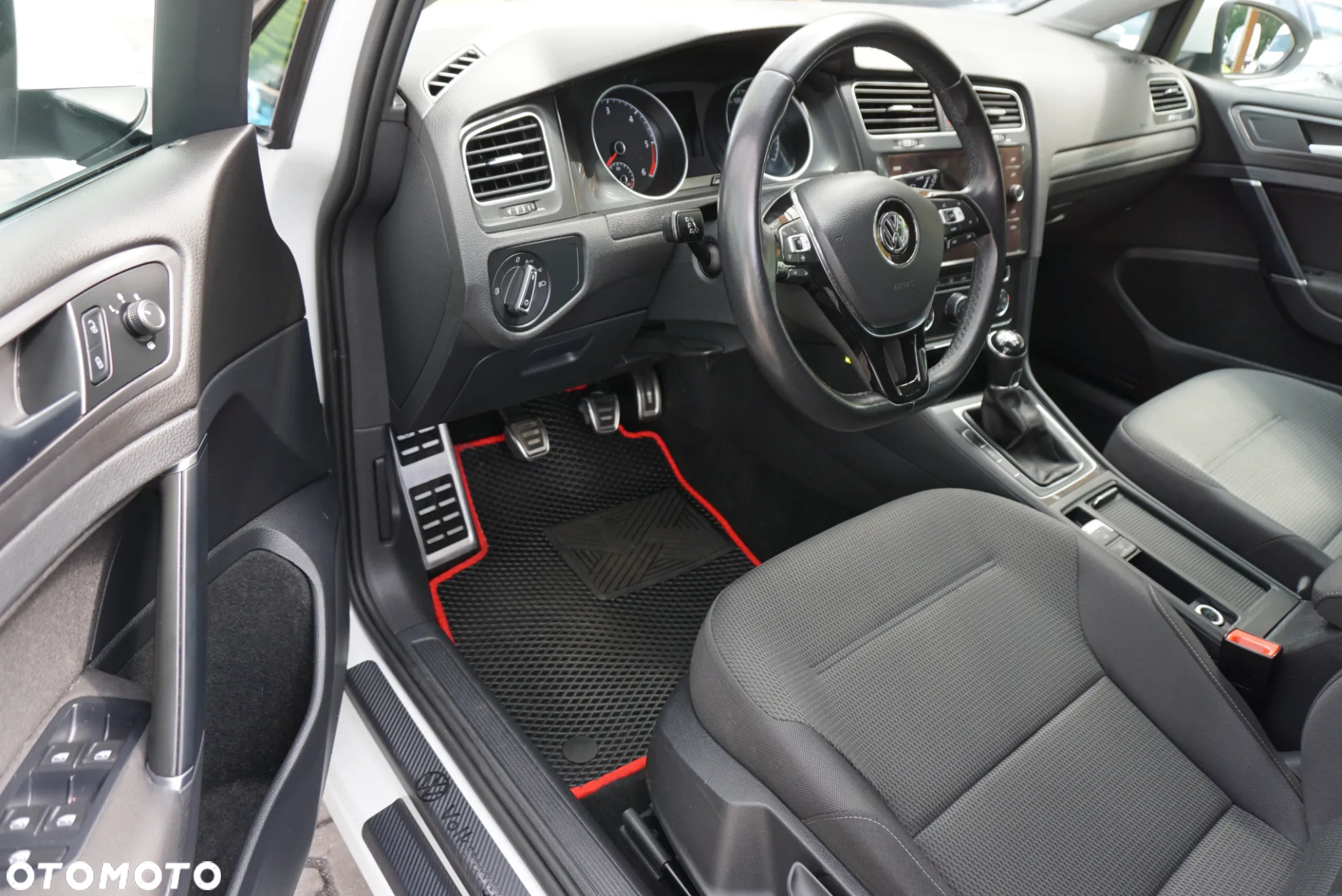 Volkswagen Golf 1.6 TDI SCR Comfortline - 8